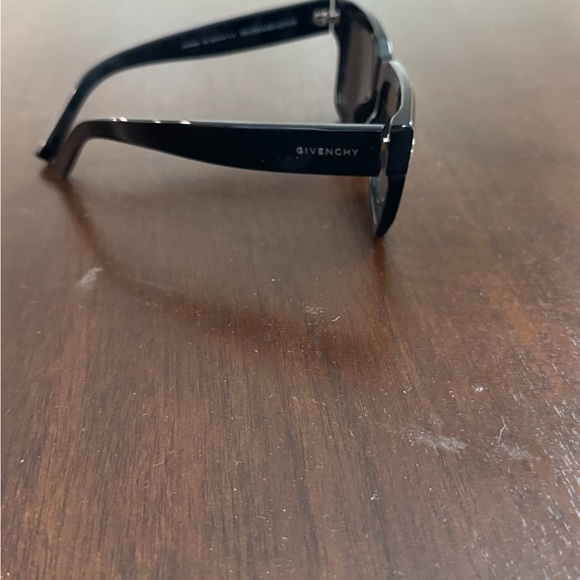 COPY - Givenchy Black Sunglasses - Picture 9 of 9